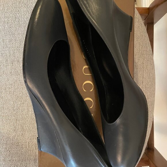 Gucci dark gray leather wedges - 2.5" heel - size 40 - lightly worn - Picture 3 of 9